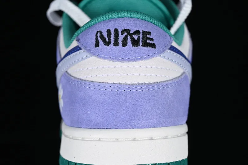 All categories Nk SB Dunk Series Nk SB Dunk Low low-top sneakers Nk SB Dunk Low "85" blue and white flowers double hook straps SB low-top sports and leisure sneakers DO9457-144
